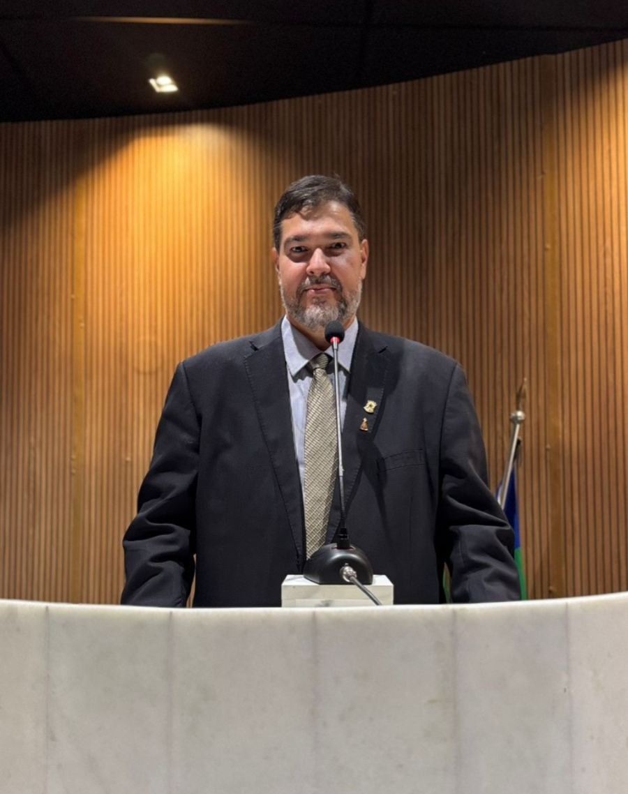 Vereador Rinaldinho solicita melhorias nas ruas do bairro Ipueiras e redutores de velocidade para evitar acidentes na PI-375