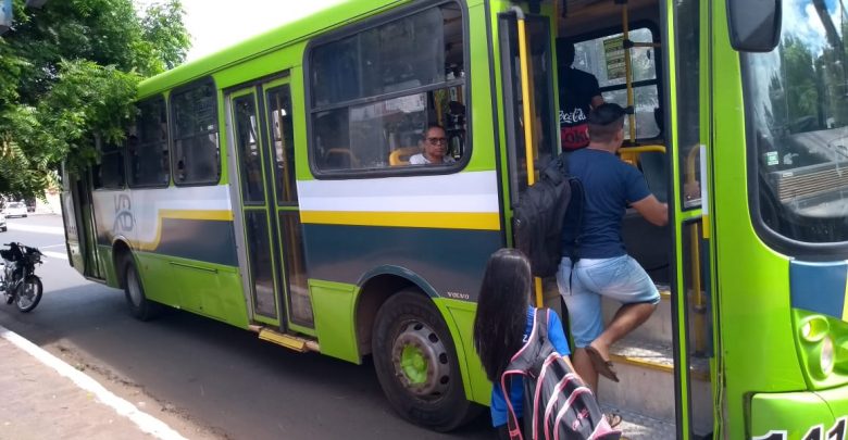 Sem acordo, motoristas e cobradores de ônibus devem iniciar greve a partir de segunda (25)