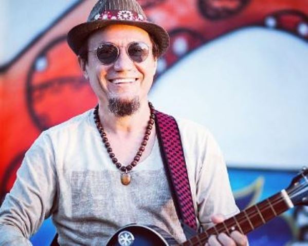 Cantor Beto Brito é confirmado na 19ª Festa do Caju em Santo Antônio de Lisboa