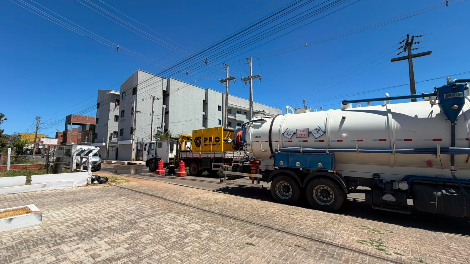 Obra vai reforçar sistema de esgotamento sanitário no bairro Parque de Exposição em Picos